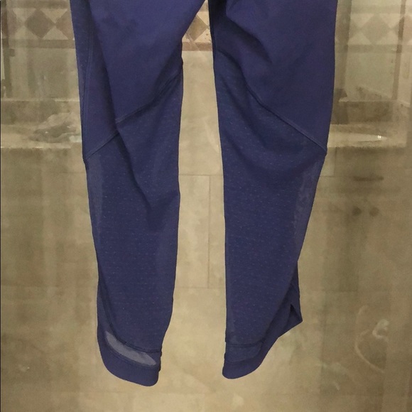 LuluLemon cropped Yoga Pants - Picture 5 of 6